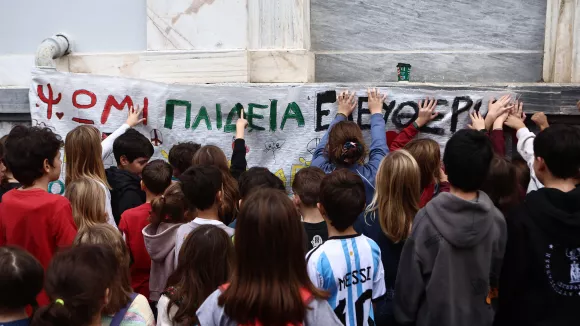 Χιλιάδες σήμερα στο Πολυτεχνείο: 52 χρόνια από την εξέγερση - Φωτογραφίες