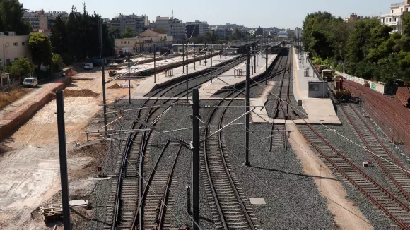 Τρένα και σιδηροδρομικός σταθμός