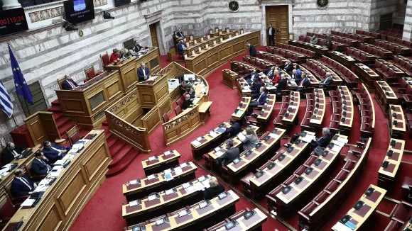 Βουλή: Ψηφίζεται σήμερα το φορολογικό νομοσχέδιο για τη μεσαία τάξη