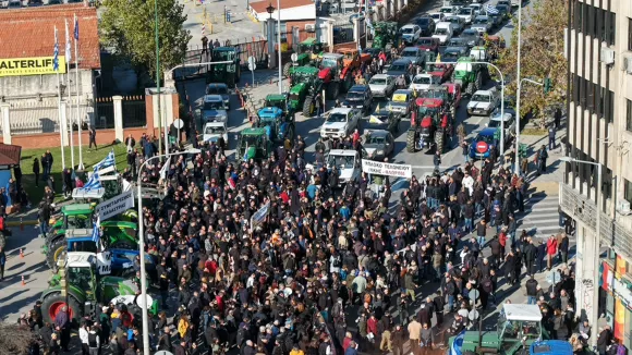 Αγρότες: Παραμένουν στα μπλόκα - Πού υπάρχουν κινητοποιήσεις
