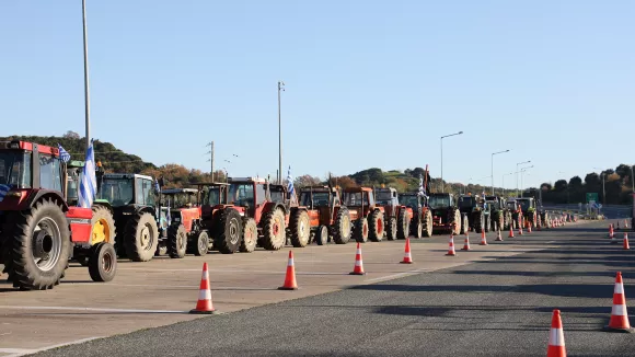 Στα άκρα οι αγρότες: Ετοιμάζονται για «ρεβεγιόν» στα μπλόκα