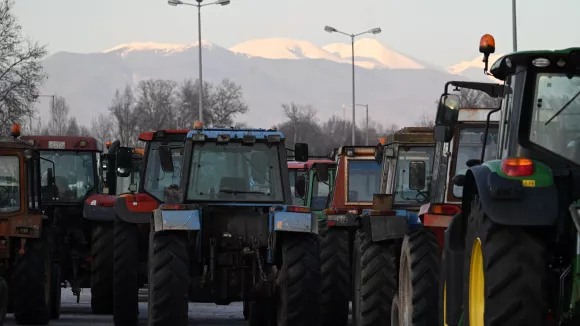 Αγρότες στα μπλόκα και τα Χριστούγεννα – Ανοίγουν τα διόδια το Σαββατοκύριακο