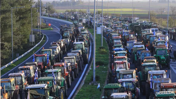 Σέρρες: Οι αγρότες «εσπασαν» το μπλόκο των αστυνομικών - Κατευθύνονται προς Προμαχώνα