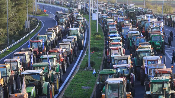 Μπλόκα αγροτών: Ενισχύονται σε όλη τη χώρα - Ποιοι δρόμοι είναι κλειστοί