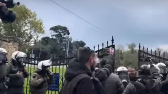 Θεσσαλονίκη: Άγρια επεισόδια ανάμεσα σε αγρότες και ΜΑΤ (βίντεο)