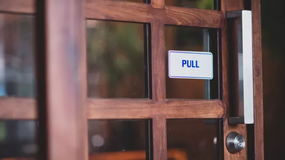 Airbnb: Πόσα βγάζει τελικά ένας ιδιοκτήτης τον μήνα