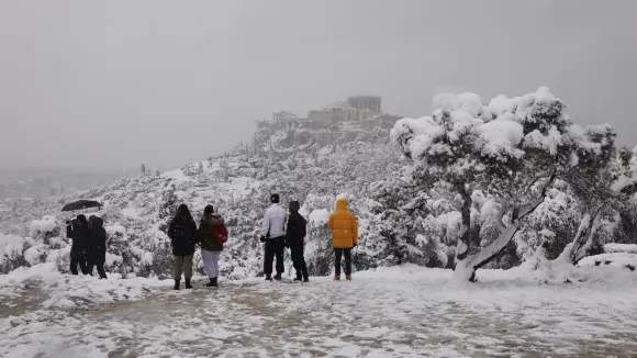 «Τσουχτερό» κρύο στην Αττική - Πότε θα χιονίσει