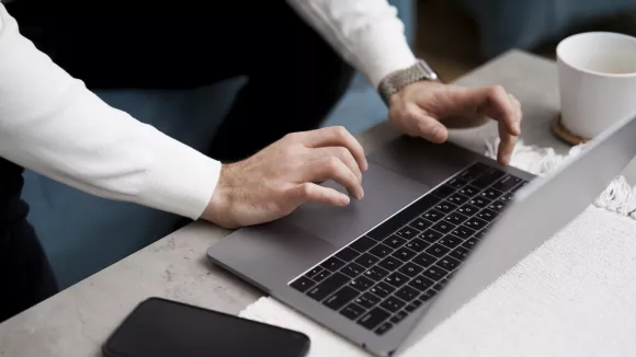 Παραμονή Πρωτοχρονιάς: Για ποιους εργαζόμενους είναι επίσημη ημιαργία