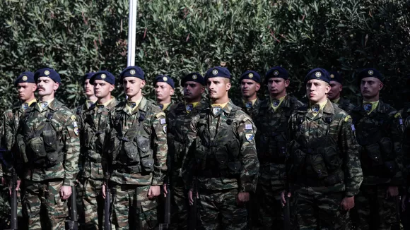 Βουλή: Κατατέθηκε το νομοσχέδιο για τις Ένοπλες Δυνάμεις - Νέοι μισθοί, βαθμοί και εθελοντική στράτευση γυναικών 