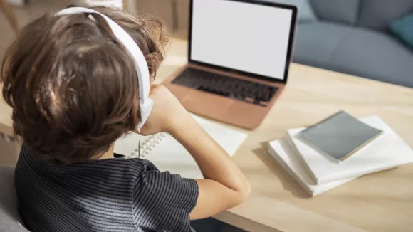 Επίδομα παιδιού Α21: Νωρίτερα η πληρωμή της 6ης δόσης