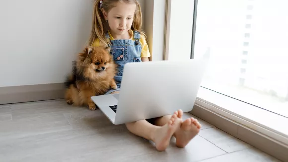 Επίδομα παιδιού Α21: Ποιοι παίρνουν αναδρομικά για όλο το 2025 