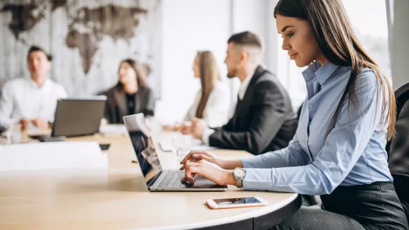 Θέσεις εργασίας και προσλήψεις