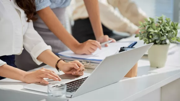 Θέσεις εργασίας και προσλήψεις