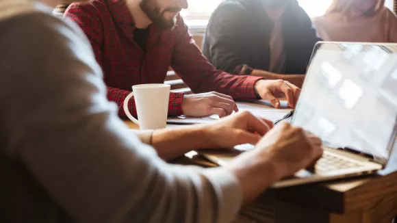 Θέσεις εργασίας και προσλήψεις