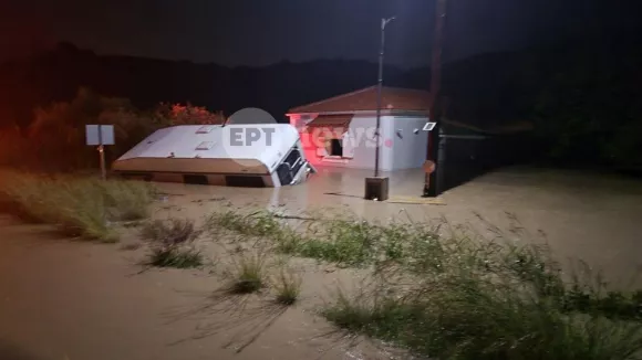 Φοινικούντα: Υπερχείλισε ποταμός - Παρασύρθηκε τροχόσπιτο, κινδύνευσαν άνθρωποι
