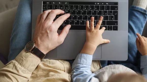 Υπουργείο Παιδείας: Νέο πρόγραμμα ενδυνάμωσης γονέων ConnectΕdParents+