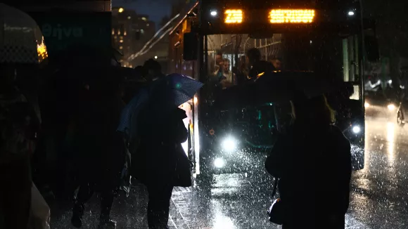 Σαρώνει η κακοκαιρία Byron στην Αθήνα - «Ποτάμια» οι δρόμοι