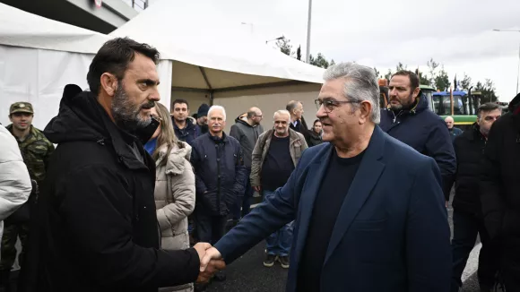 Κουτσούμπας στα μπλόκα των αγροτών: Στηρίζουμε τον δίκαιο αγώνα τους