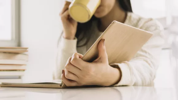 Τι σημαίνει η λέξη «κλύδων»