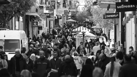 Τι ώρα κλείνουν σήμερα μαγαζιά και σούπερ μάρκετ