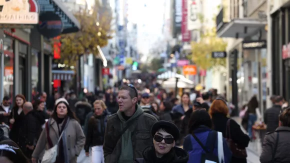 Ανοιχτά μαγαζιά και σούπερ μάρκετ την τελευταία Κυριακή του 2025