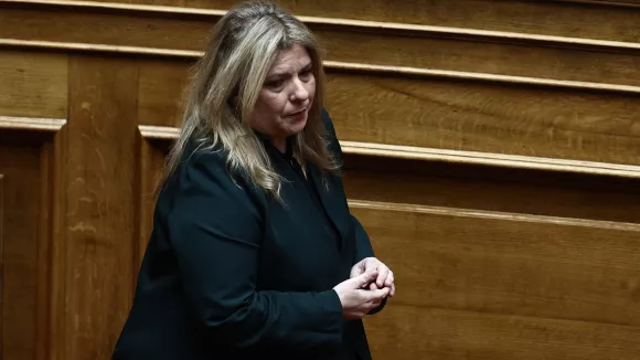 Συρεγγέλα: Αγωγή κατά Κωνσταντοπούλου για το «σιγά μη σκίσετε κανένα καλσόν»