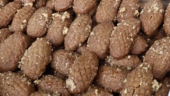 Χριστούγεννα 2025: Η απόλυτη συνταγή για μελομακάρονα 