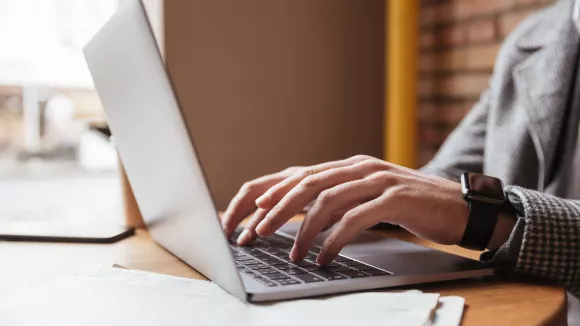 Προσλήψεις στο Δημόσιο: «Τρέχουν» πάνω από 1.700 θέσεις εργασίας