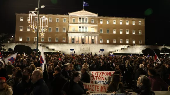 Σύνταγμα: Σε εξέλιξη συλλαλητήριο ενάντια στον προϋπολογισμό που ψηφίζεται σήμερα