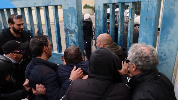 Υπουργείο Μεταφορών: Ένταση και χημικά ανάμεσα σε οδηγούς ταξί και αστυνομικούς