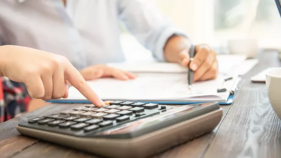 Κατώτατος μισθός: Τι αύξηση αναμένεται τον Απρίλιο - Ο στόχος των 950 ευρώ