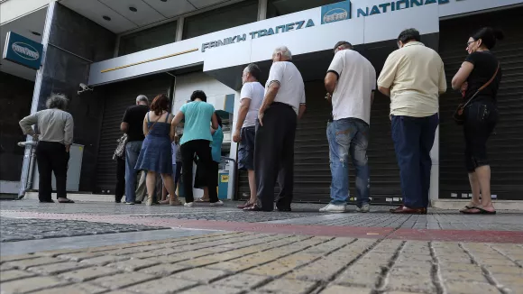 ΟΠΕΚΑ: Πώς θα πάρετε επίδομα από 216 ευρώ τον μήνα 