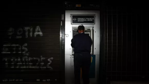 Μηνιαίο επίδομα 100 ευρώ: Ποιοι εργαζόμενοι το δικαιούνται