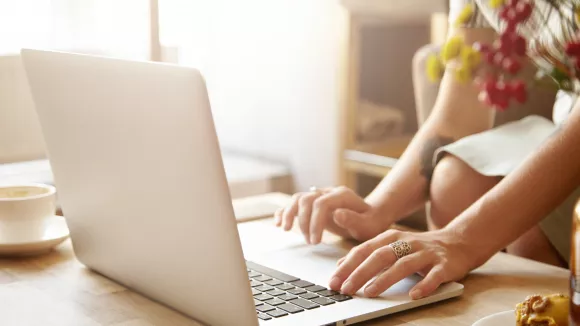 Προσλήψεις τώρα στο Δημόσιο: 400+ θέσεις σε φορείς - Δείτε πού