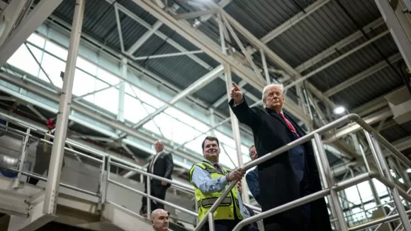 Τραμπ: «Άντε γ@@@» σε εργαζόμενο που τον αποκάλεσε «προστάτη παιδεραστών»