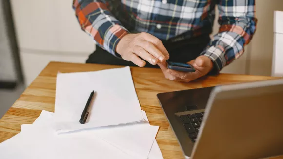 Ασφαλιστικές εισφορές: Πόσο ανεβαίνει το μηνιαίο κόστος για ελεύθερους επαγγελματίες και αγρότες