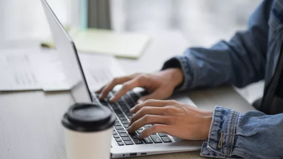 Θέσεις εργασίας και προσλήψεις