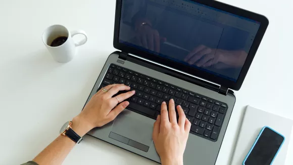 Θέσεις εργασίας και προσλήψεις