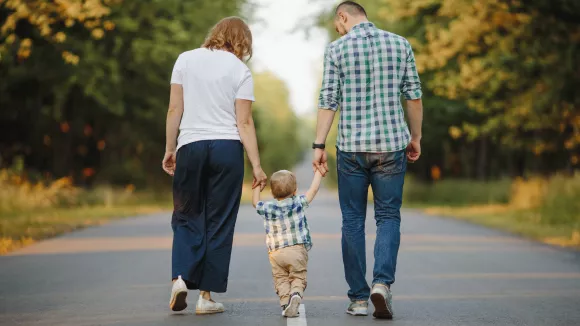 Γονείς ανηλίκων: Τα «παράθυρα» συνταξιοδότησης πριν το 62ο έτος