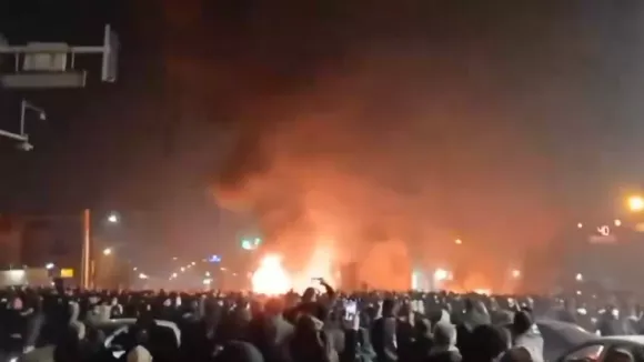 Ιράν: Κλιμακώνονται οι διαδηλώσεις – Νεκροί, καταστολή, μπλακάουτ στο διαδίκτυο