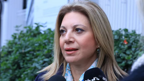 Δημοσκόπηση Interview: Στο προσκήνιο η πολιτική αβεβαιότητα - Επιφυλακτικότητα για Καρυστιανού