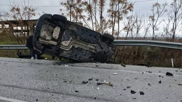 Τροχαίο στην Καβάλα: Αμάξι αναποδογύρισε - Στο νοσοκομείο δύο οδηγοί