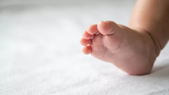 Επίδομα γέννησης που φτάνει τα 2.500 ευρώ – Πού ισχύει