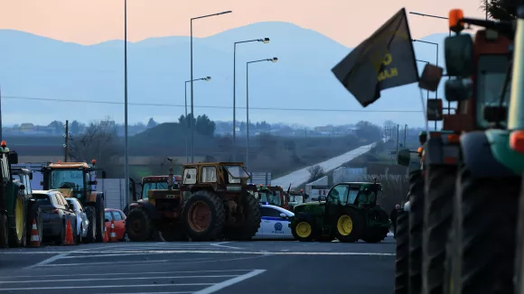 Αγροτικά μπλόκα: Κυκλοφοριακό χάος σε όλη τη χώρα - 48ωροι αποκλεισμοί σε εθνικές οδούς