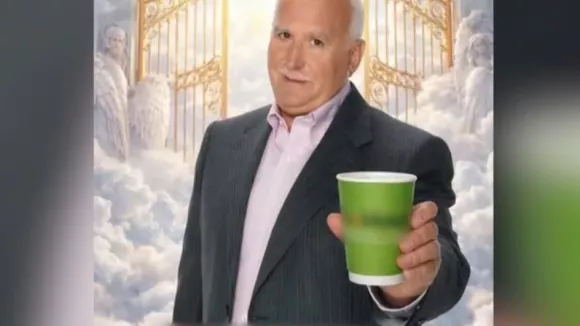 Γιώργος Παπαδάκης: Χαμός με διαφήμιση που τον δείχνει να πίνει καφέ στον Παράδεισο