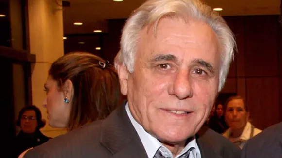 Πέθανε ο δημοσιογράφος Σπύρος Καρατζαφέρης