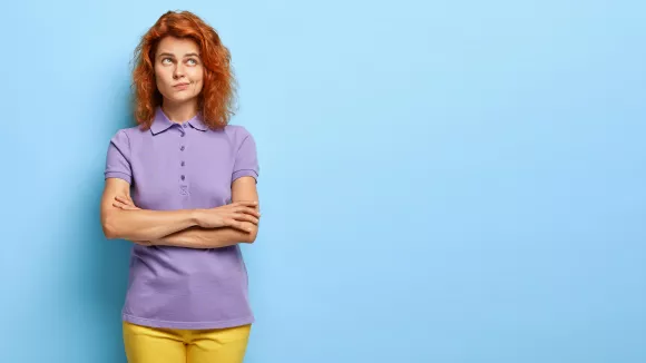 Γιατί σταυρώνουμε τα χέρια μας όταν μιλάμε - Είναι καλό ή κακό;