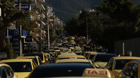 Ταξί: Συνεχίζεται η 48ωρη απεργία - Ανοιχτό το ενδεχόμενο κλιμάκωσης