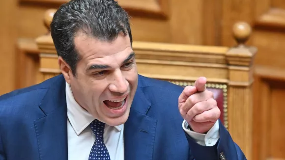 Πλεύρης κατά Βαρουφάκη: «Χυδαίος και διαφημίζει το χόρτο»