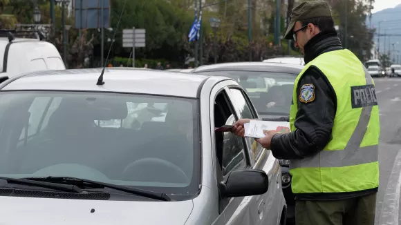 Ζώνη ασφαλείας: Πρόστιμο έως 750 ευρώ αν δεν τη φοράτε (και στο ταξί)